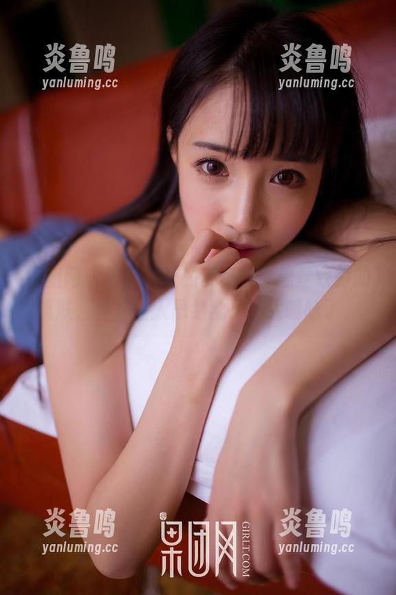 果团网 - 原图村里的莫雅淇，黑丝映衬的肌肤，真是让人思绪乱飞，太暧昧了。