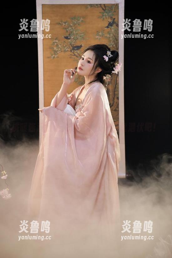 桃暖酱 桃暖酱汉服让人心痒,快去网盘潜伏吧!