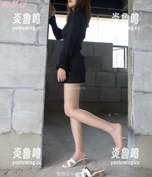 梦丝女神 - 快来瞧！刘诺穿上空姐制服后的最新美图，太惊艳了吧？