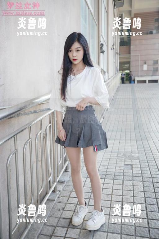 梦丝女神 - 坐标莹仙女的写真，换个角度看学姐也超有意思，原图能不能多发几张？