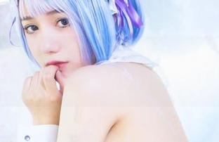 在洛丽塔大哥的写真图包里，我偶然发现甄姬在游园，她的梦如此缥缈。