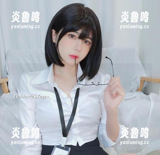 眼酱大魔王w的图集：这毛衣黑丝组合太会撩了吧？