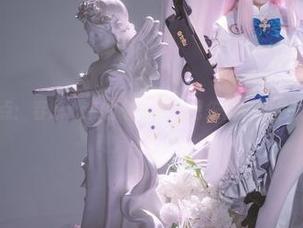高清图包看点：春原心奈的身姿，竟把矢量鱼的色彩完全吞噬。