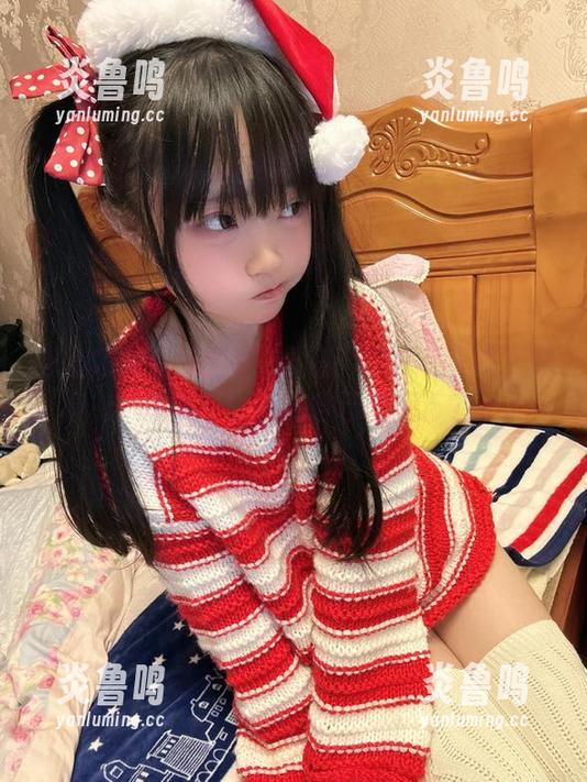 穿上短款围裙的神沢永莉：厨房写真集下载，你敢不敢一试自己的厨艺？