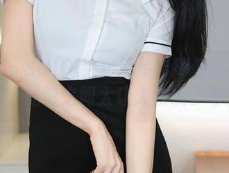 秀人网 – SOLO-尹菲用吊带撑起的福利图集，光影之间太让人愉悦了吧。