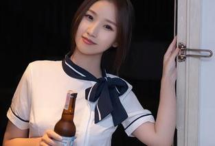 秀人网 – 分享七米baby白丝图包：这种美，包括它的劣根性吗？