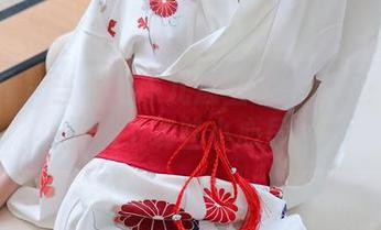 秀人网 – 当小果冻儿遇上华美礼服：图包里藏了哪些小心思？