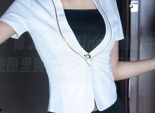 秀人网 – 除了白白Alina和她的牛仔裤，这张美图里别无他物，毫无圣光干扰。