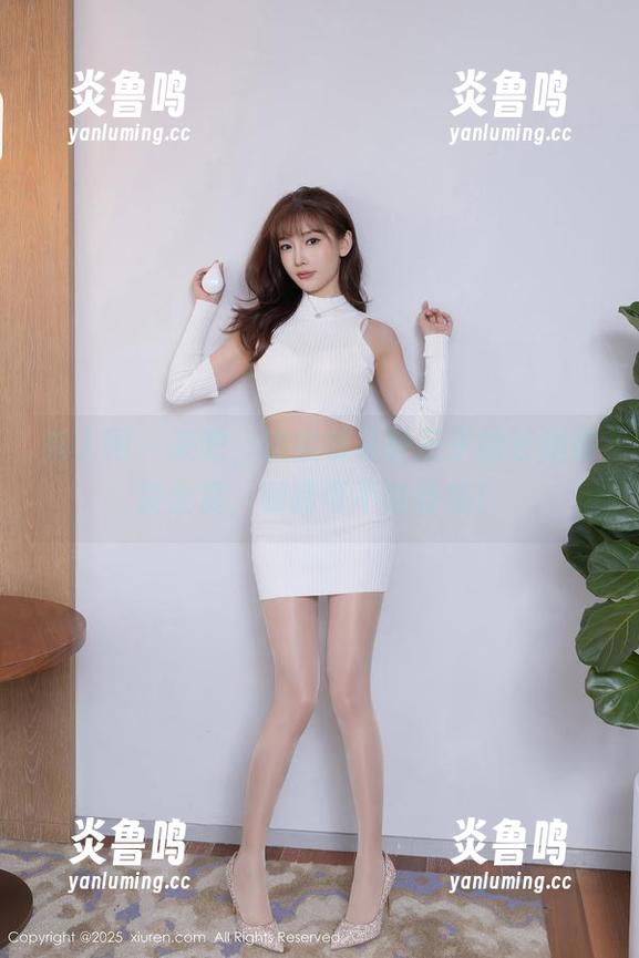 秀人网 - 来吧，来欣赏轩轩王子的长腿高清大赏，眼睛可不能眨哦！