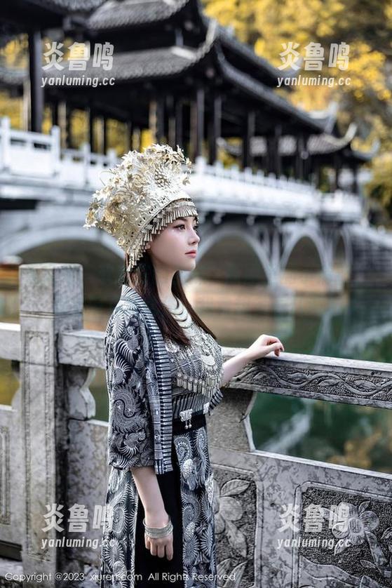 秀人网 - 软软酱的学妹，原图里的小清新，莫名带点儿忧伤，我竟想多看几遍。