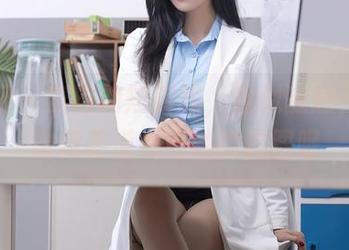 秀人网 – 麦田的短裤照，看似随意，其实潜藏着点点巧妙的构图呢