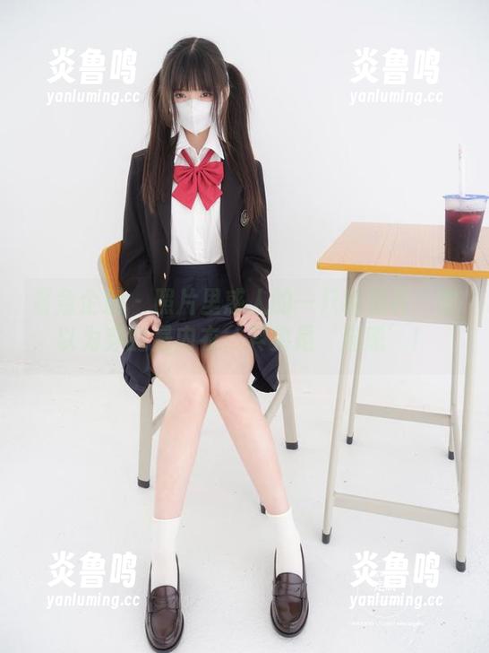 紧急企划 - 照片里惑人的一只喵喵梓：你以为穿的是内衣，其实是‘猫感’！