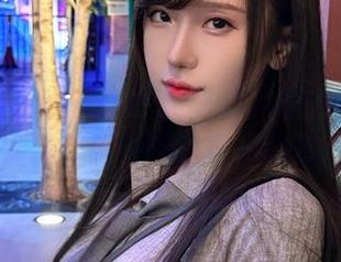 腐团儿Ikaros在仪式感满满的礼服中，cos出了一种新风味！这图片得好好收藏。