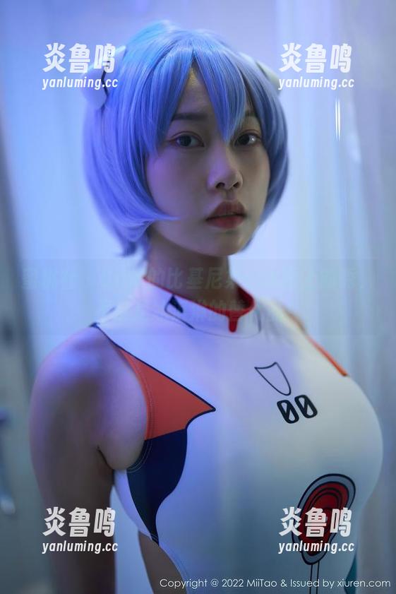 蜜桃社-Gina 蜜桃社 - Gina的比基尼集:水面上的秀,不过是冰淇淋的替代品!