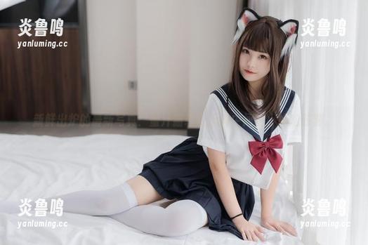 新鲜出炉的最新写真：蜜汁猫裘在运动中间的小尴尬时刻。