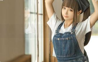 在蠢沫沫的私拍写真里，内衣不仅仅是衣服