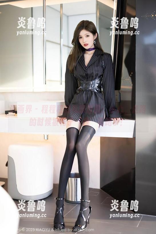 语画界 - 程程程的礼服原图：小心，走路的时候被裙子‘拽’着跑了！