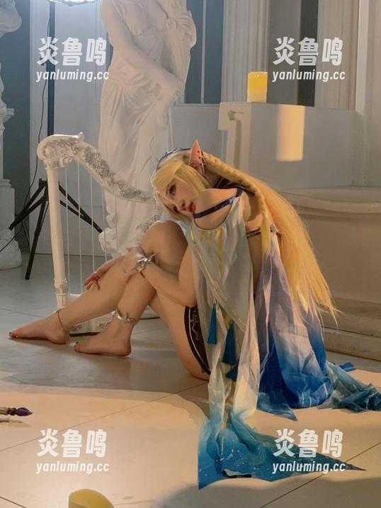 蓝羽毛私拍合集，阿薰kaOri的魅魔之旅，光是翻看就有种不务正业的快感。