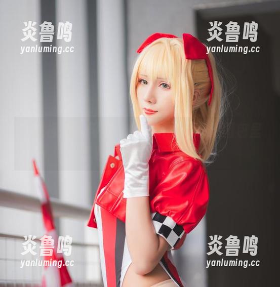 在尼禄赛车服下，雅祈masaki的图包里藏着些许运动的奔放