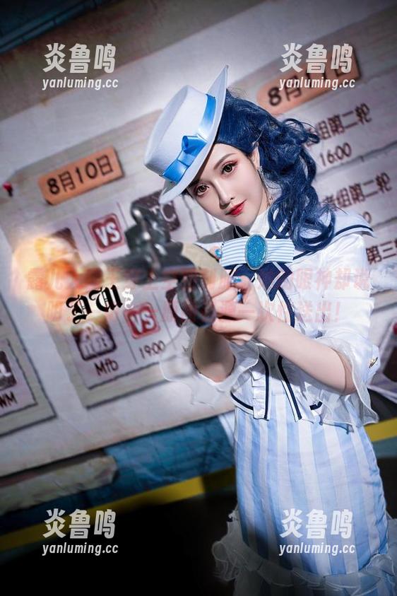 露儿大魔王 露儿大魔王穿上空姐制服,她的眼神却说明了一切——原图资源一次性送出!