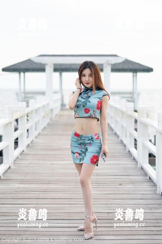 魅妍社 - 看！黄歆苑的白丝，图库里藏着的暧昧气息