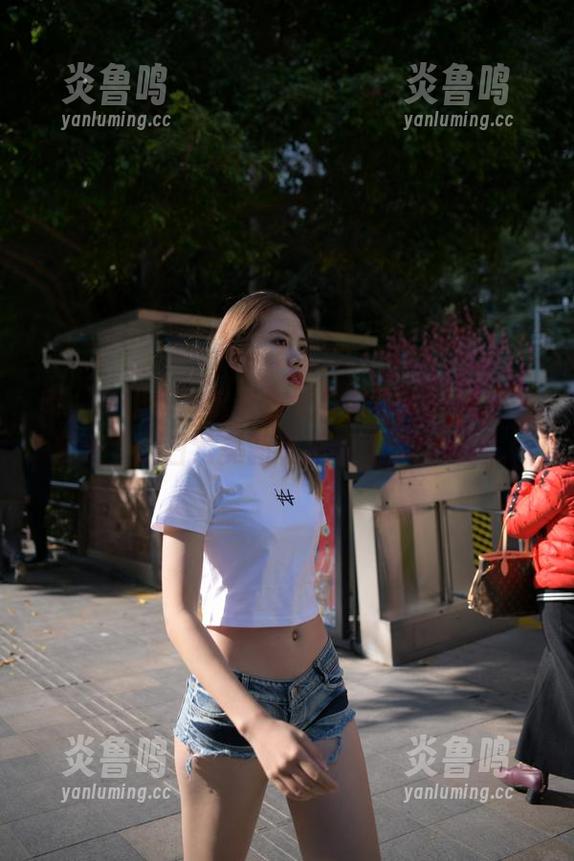 魔镜街拍 呜,魔镜街拍这灰色紧身裙合集,完全是我想要的日常美图和没完没了的套图。