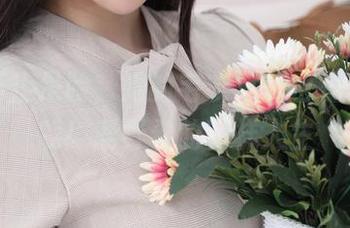 写真不止是脸，她的毛衣定制也是一出好戏！鹿野希的花样人生